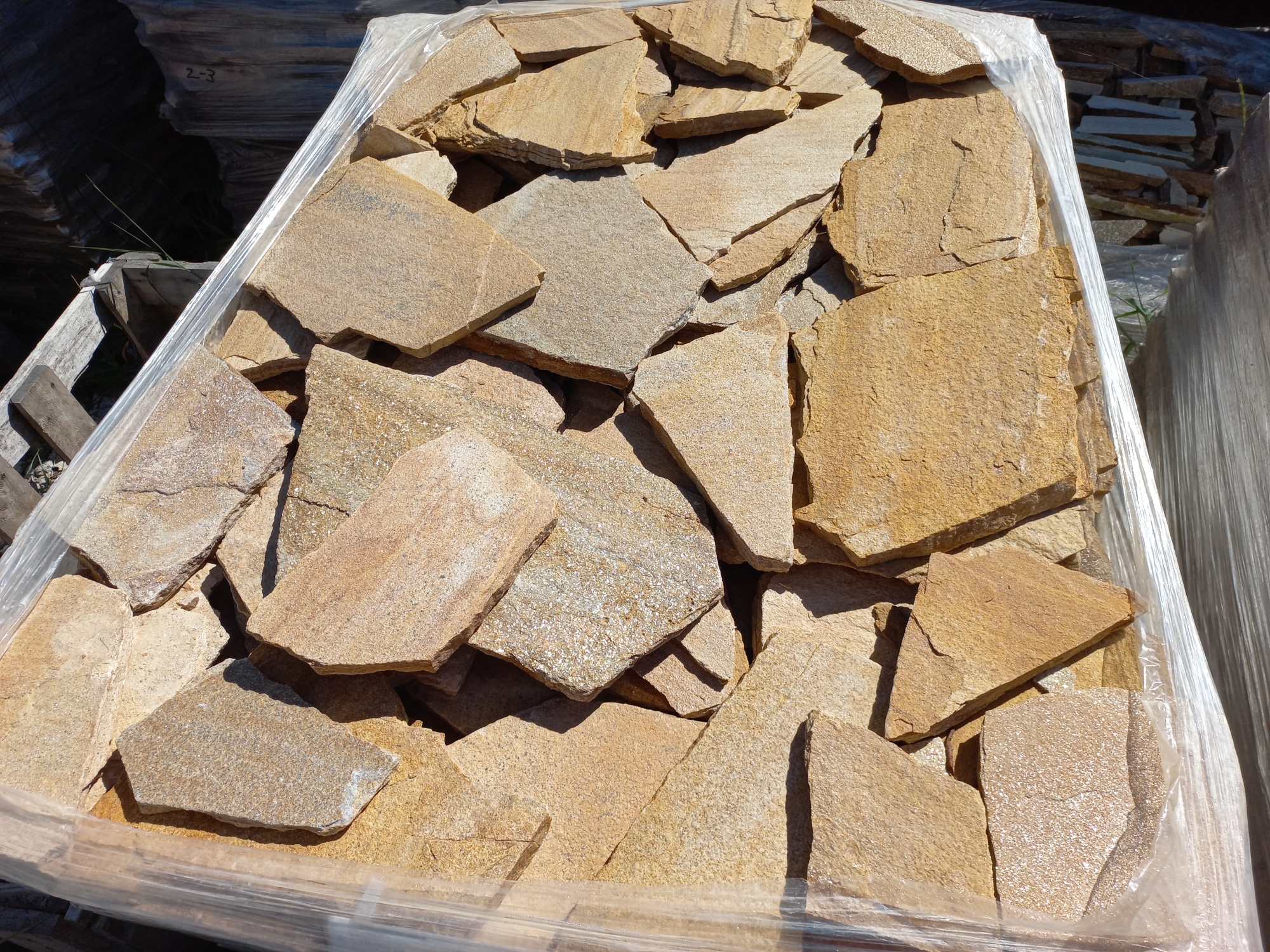 Плитняк златолит жёлтый золотистый для фасада 1,5-3см купить в Евпатории