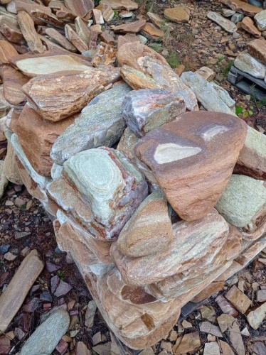 Златолит жёлтый, жёлто-зелёный глыбки и валуны для ланшафтного дизайна купить в Евпатории