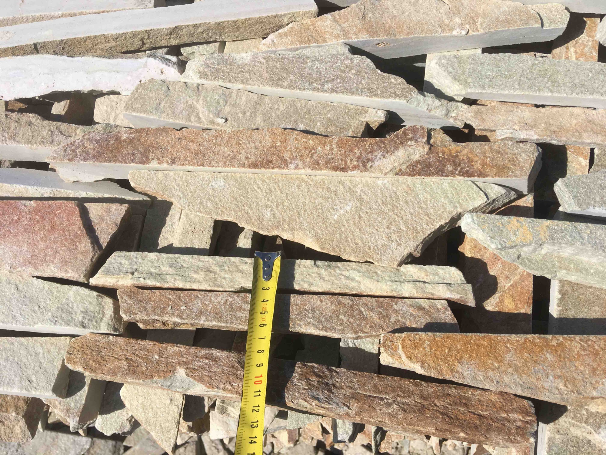 Горбушка златолит золотистый для облицовки купить в Евпатории