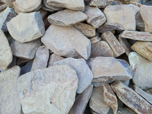 Златолит жёлтый, жёлто-зелёный глыбки и валуны для ланшафтного дизайна купить в Евпатории