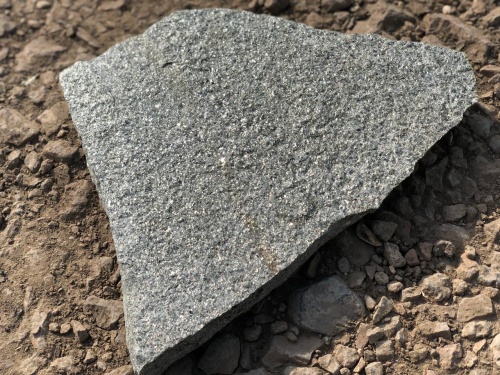 Плитняк златолит Уральский для цоколя, отмостки купить в Евпатории