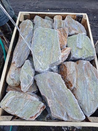 Златолит жёлтый, жёлто-зелёный глыбки и валуны для ланшафтного дизайна купить в Евпатории
