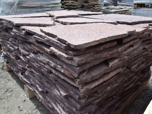 Плитняк лемезит бордовый для облицовки цоколя 20-25 мм  купить в Евпатории