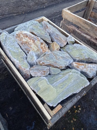 Златолит жёлтый, жёлто-зелёный глыбки и валуны для ланшафтного дизайна купить в Евпатории