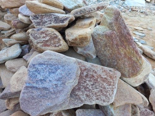 Златолит жёлтый, жёлто-зелёный глыбки и валуны для ланшафтного дизайна купить в Евпатории