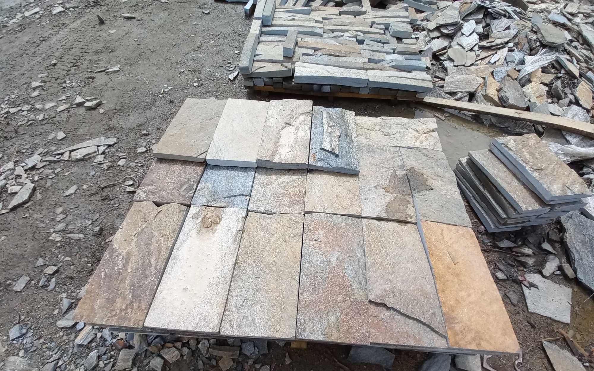 Плитка пилёная златолит Уральский для фасада купить в Евпатории