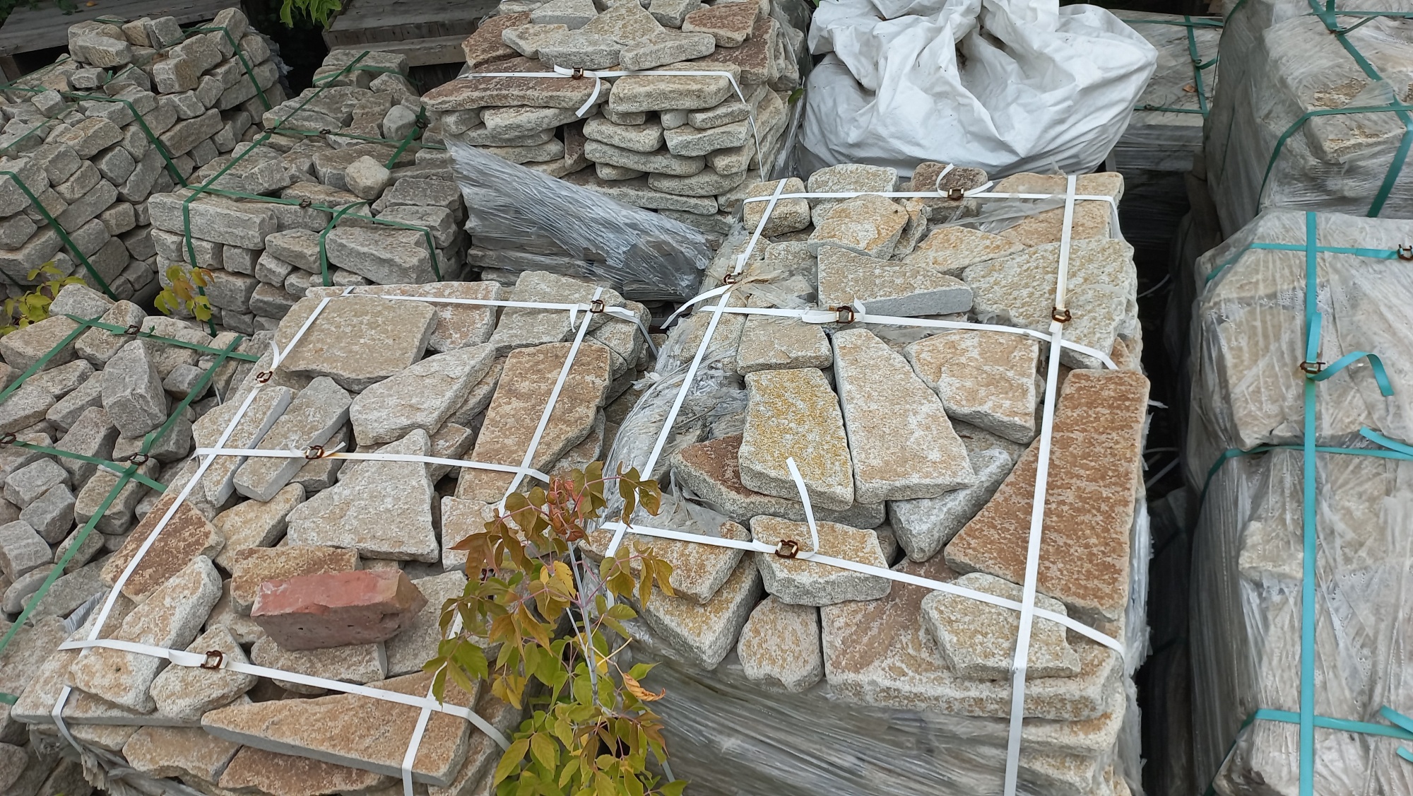 Плитняк гранитный галтованный купить в Евпатории