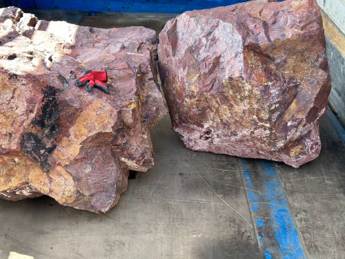 Ландшафтные глыбы красно-фиолетовые 200-1000 килограмм купить в Евпатории