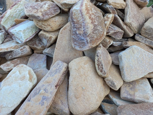 Златолит жёлтый, жёлто-зелёный глыбки и валуны для ланшафтного дизайна купить в Евпатории