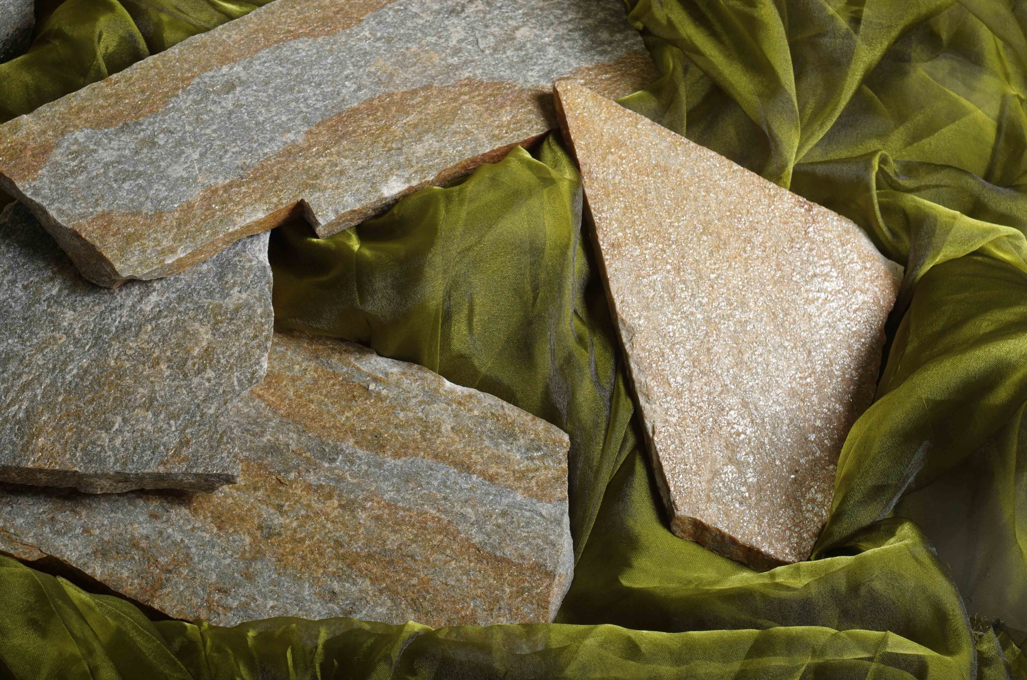 Плитняк златолит Уральский  для фасада купить в Евпатории