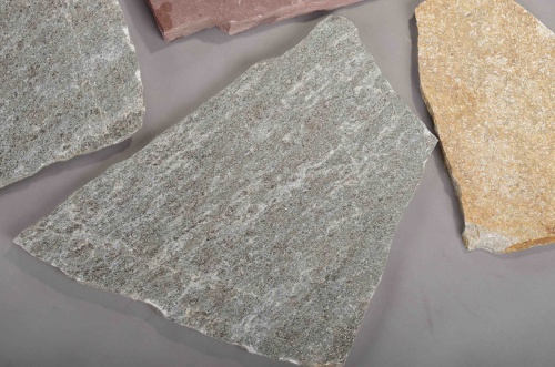 Плитняк златолит Уральский для цоколя, отмостки купить в Евпатории