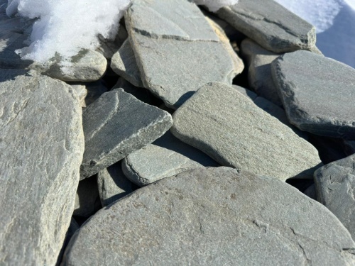 Плитняк златолит зелёный галтованный для цоколя купить в Евпатории