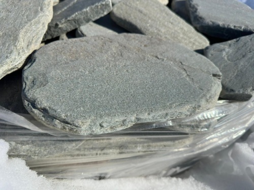 Плитняк златолит зелёный галтованный для мощения на бетон купить в Евпатории