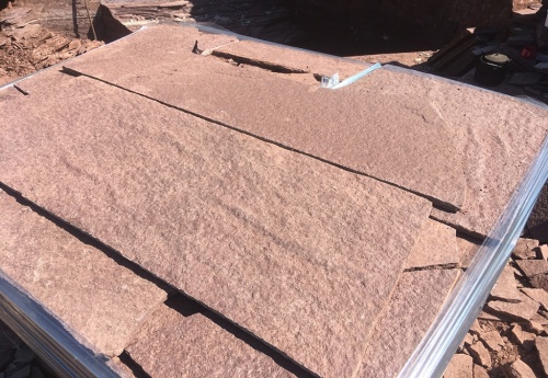 Плитняк лемезит бордовый для ступеней 20-25 мм купить в Евпатории